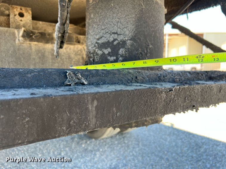 image for item DQ2248 1999 GMC C8500  oil distributor truck