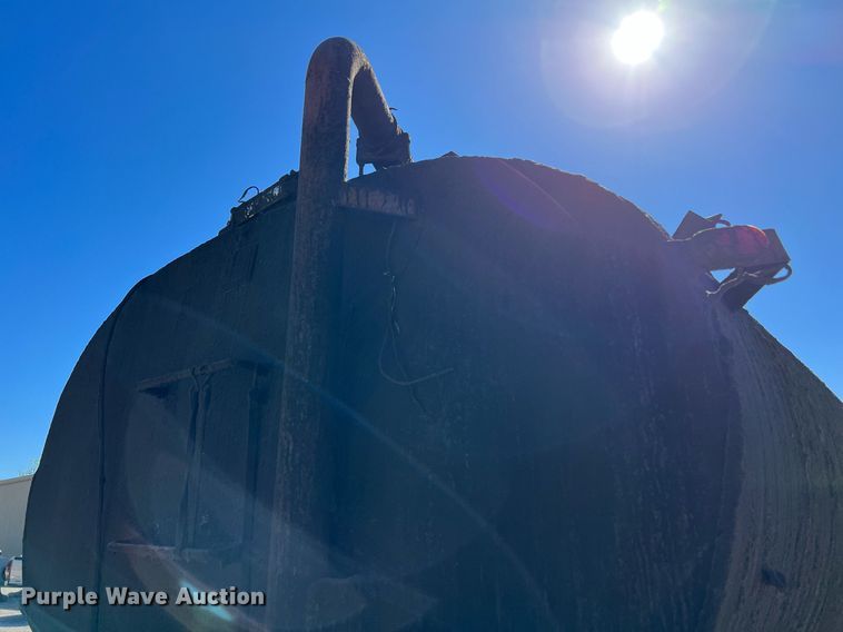 image for item DQ2248 1999 GMC C8500  oil distributor truck