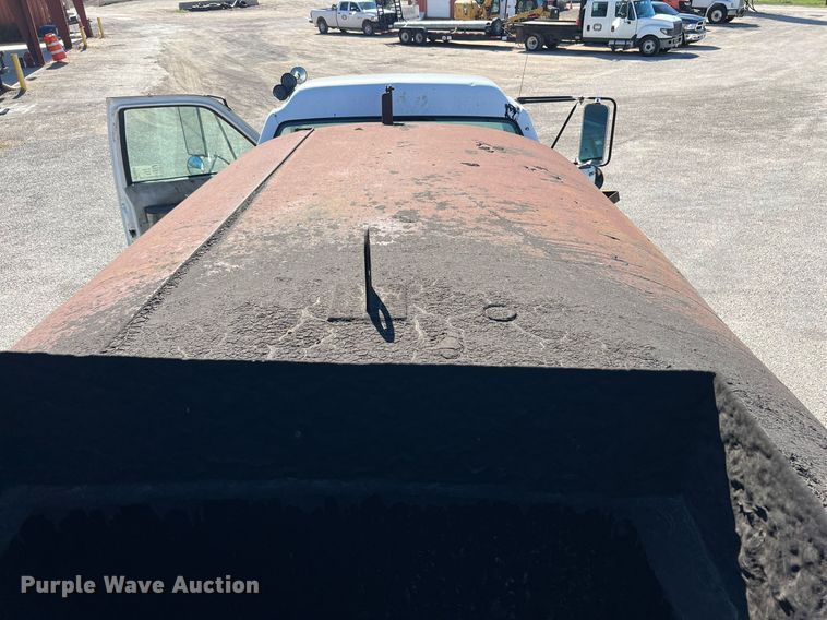 image for item DQ2248 1999 GMC C8500  oil distributor truck