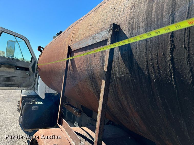 image for item DQ2248 1999 GMC C8500  oil distributor truck