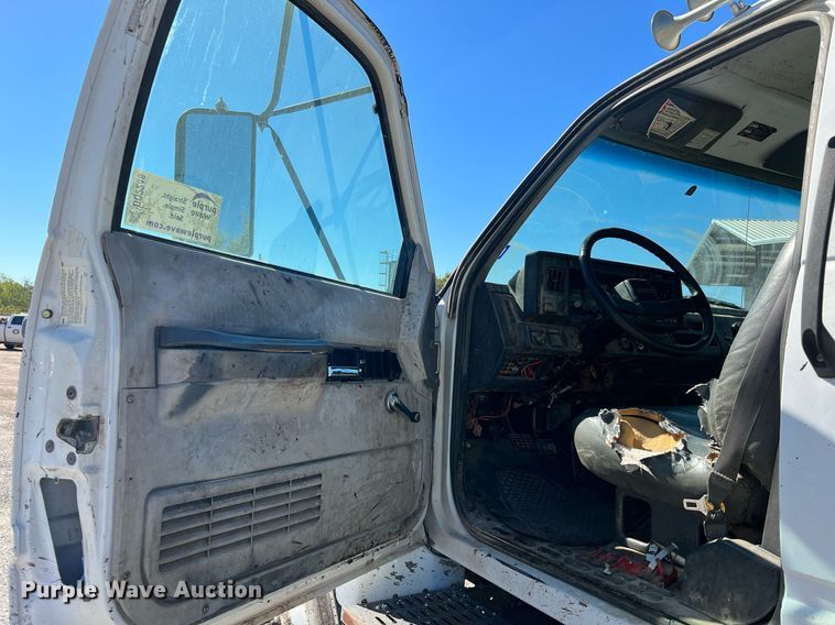 image for item DQ2248 1999 GMC C8500  oil distributor truck