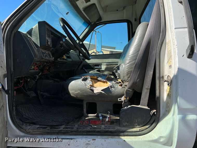 image for item DQ2248 1999 GMC C8500  oil distributor truck