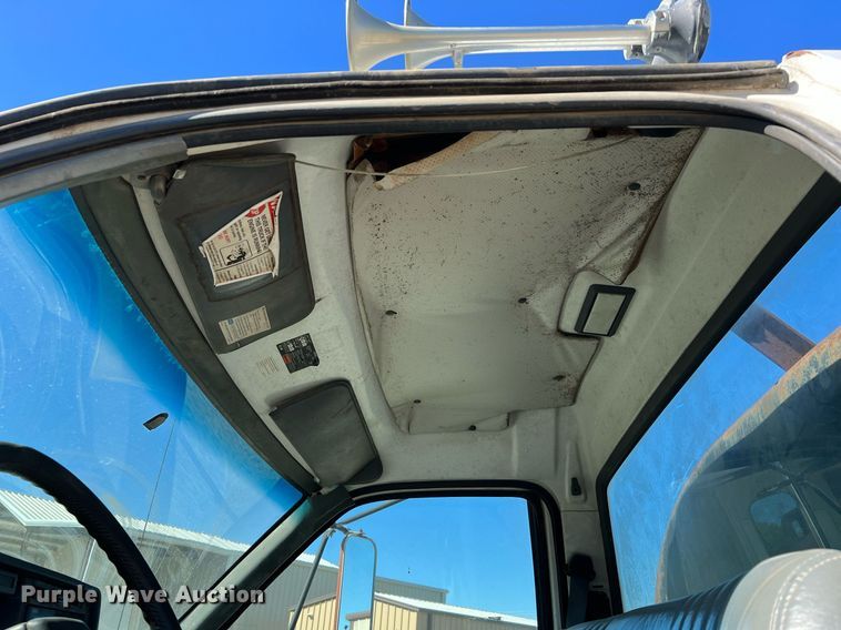 image for item DQ2248 1999 GMC C8500  oil distributor truck