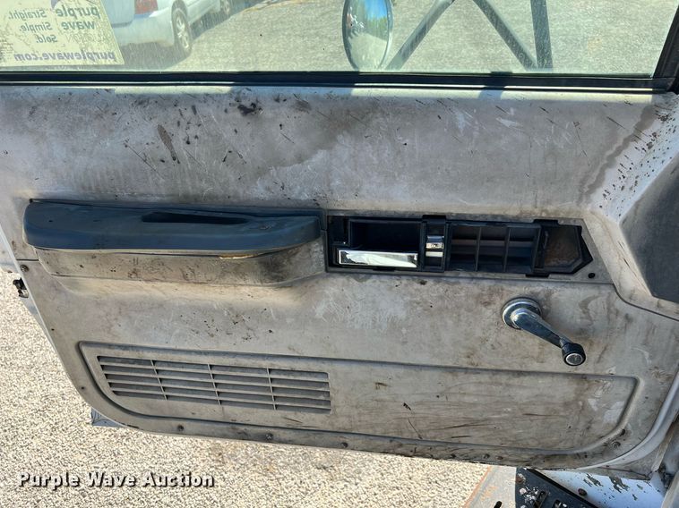 image for item DQ2248 1999 GMC C8500  oil distributor truck