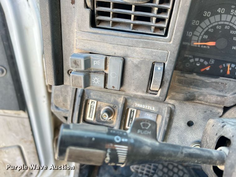 image for item DQ2248 1999 GMC C8500  oil distributor truck