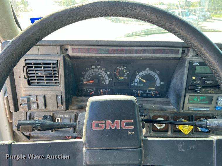 image for item DQ2248 1999 GMC C8500  oil distributor truck