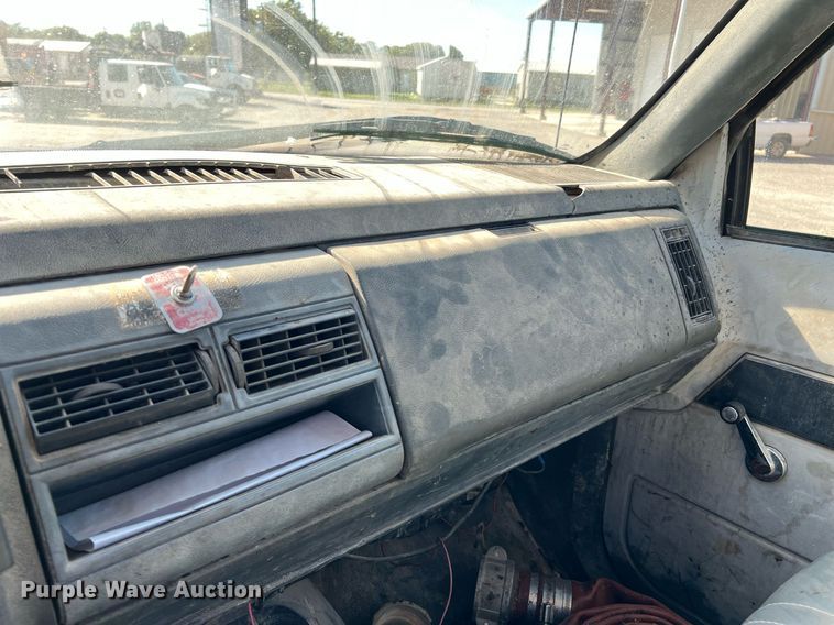 image for item DQ2248 1999 GMC C8500  oil distributor truck