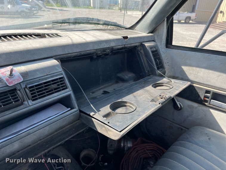 image for item DQ2248 1999 GMC C8500  oil distributor truck