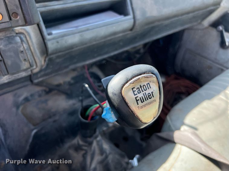 image for item DQ2248 1999 GMC C8500  oil distributor truck