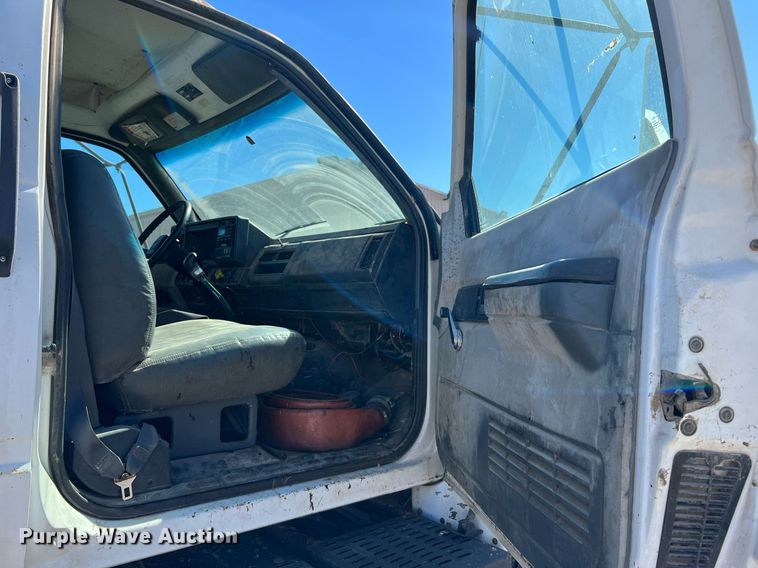 image for item DQ2248 1999 GMC C8500  oil distributor truck