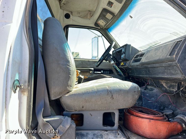 image for item DQ2248 1999 GMC C8500  oil distributor truck