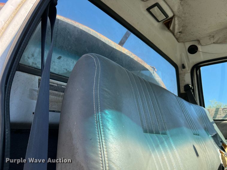 image for item DQ2248 1999 GMC C8500  oil distributor truck