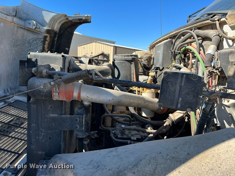 image for item DQ2248 1999 GMC C8500  oil distributor truck