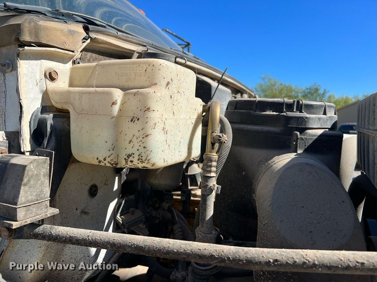 image for item DQ2248 1999 GMC C8500  oil distributor truck