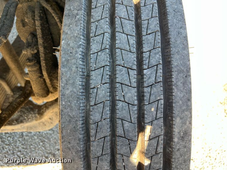 image for item DQ2248 1999 GMC C8500  oil distributor truck