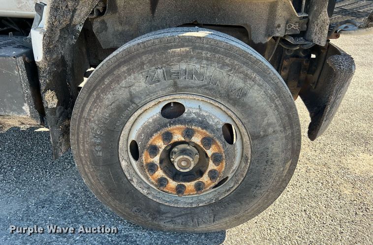 image for item DQ2248 1999 GMC C8500  oil distributor truck