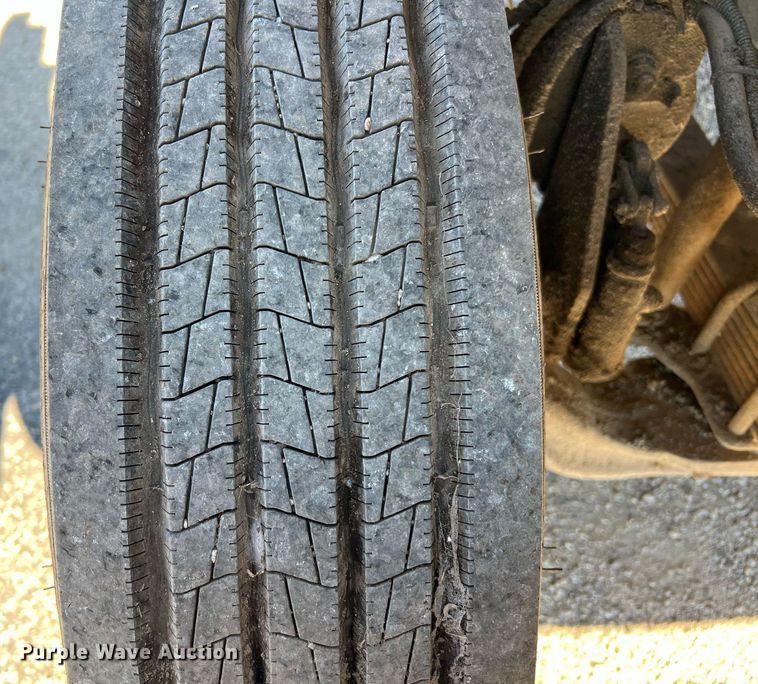 image for item DQ2248 1999 GMC C8500  oil distributor truck