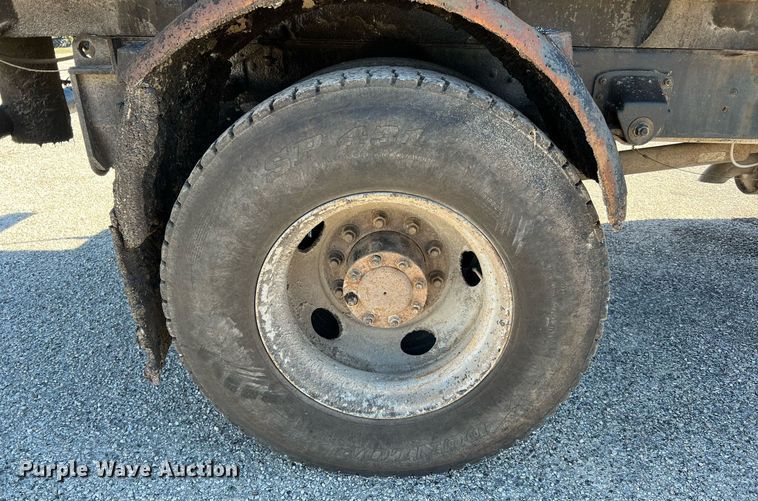 image for item DQ2248 1999 GMC C8500  oil distributor truck