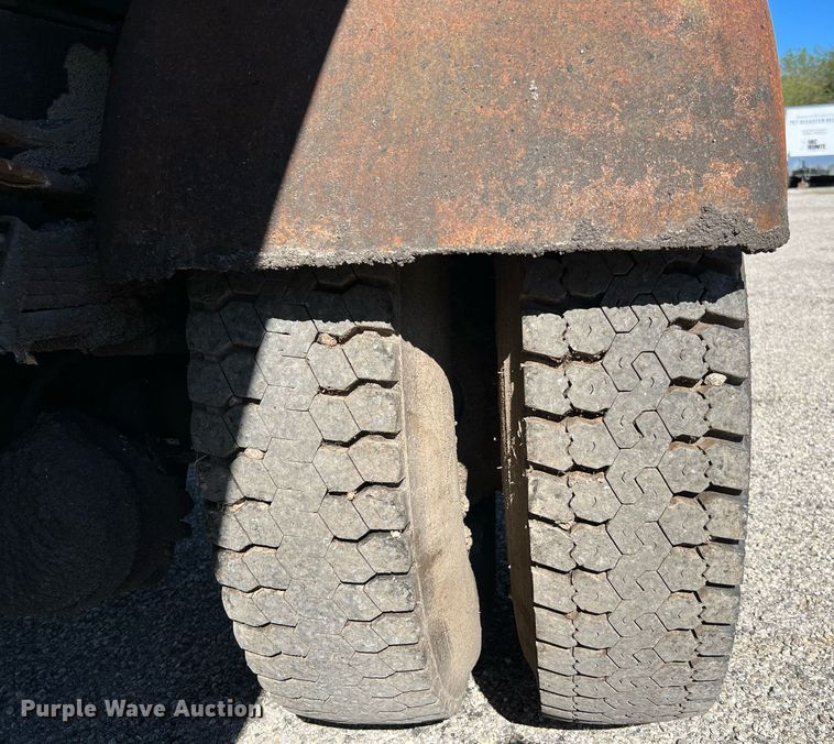 image for item DQ2248 1999 GMC C8500  oil distributor truck