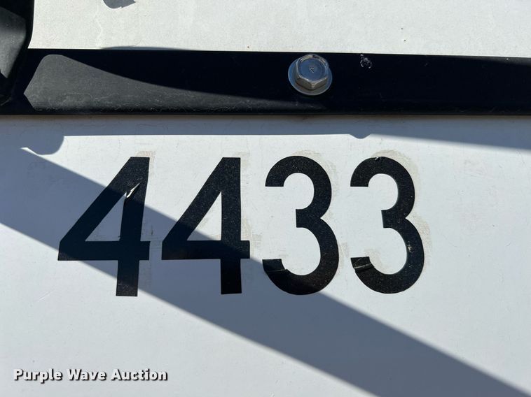 image for item DQ2248 1999 GMC C8500  oil distributor truck