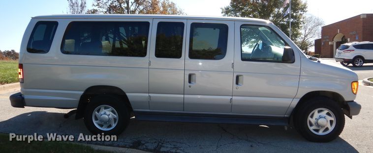 image for item DR5818 2007 Ford E350 Super Duty XL  van