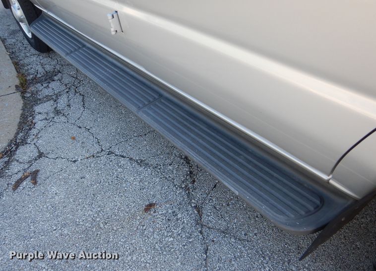 image for item DR5818 2007 Ford E350 Super Duty XL  van