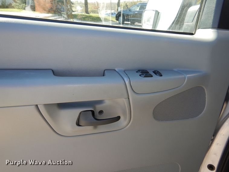 image for item DR5818 2007 Ford E350 Super Duty XL  van