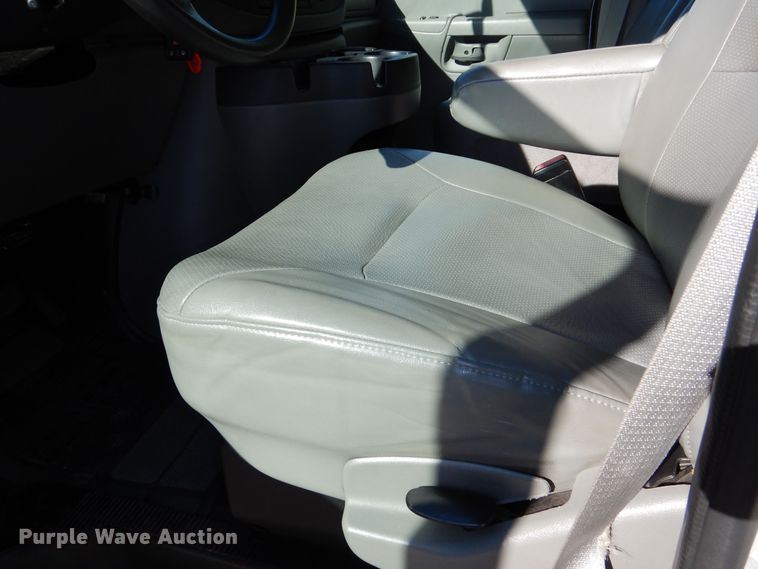 image for item DR5818 2007 Ford E350 Super Duty XL  van