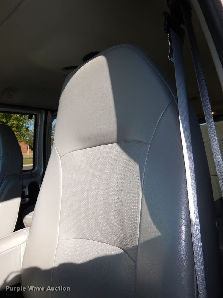 image for item DR5818 2007 Ford E350 Super Duty XL  van