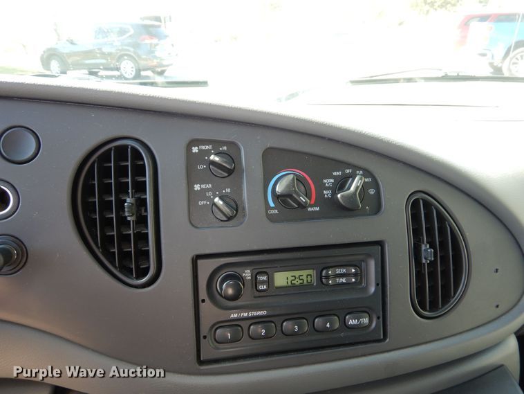 image for item DR5818 2007 Ford E350 Super Duty XL  van