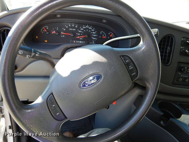 image for item DR5818 2007 Ford E350 Super Duty XL  van