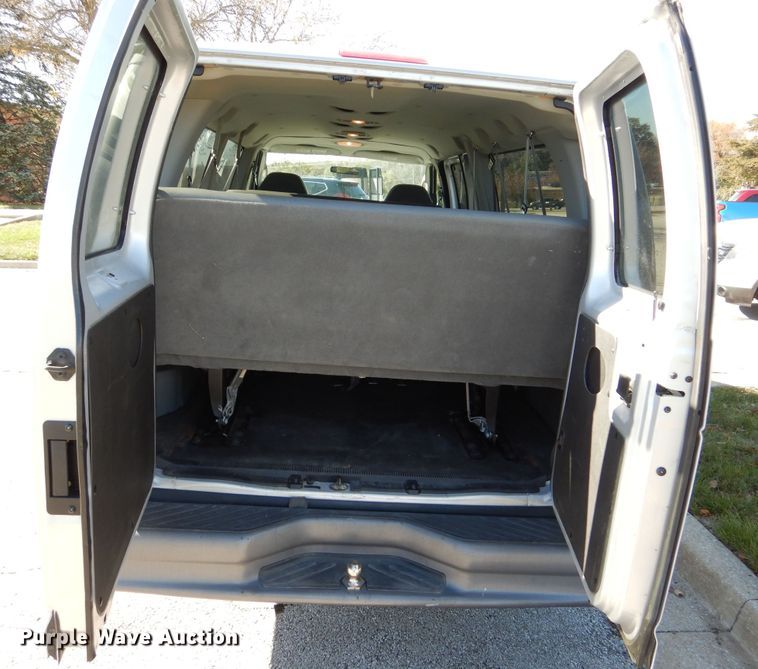 image for item DR5818 2007 Ford E350 Super Duty XL  van