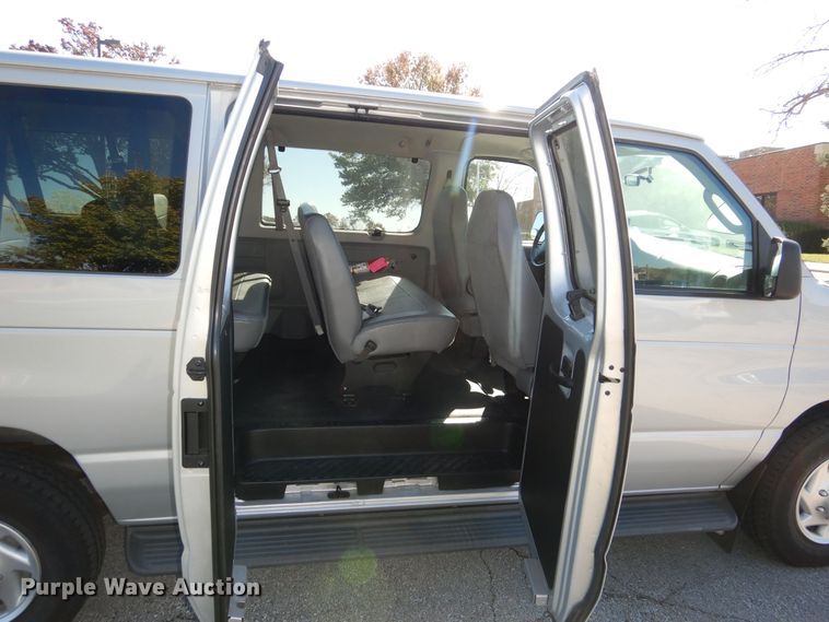 image for item DR5818 2007 Ford E350 Super Duty XL  van
