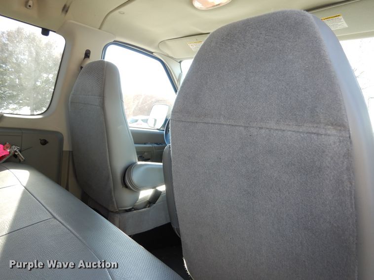 image for item DR5818 2007 Ford E350 Super Duty XL  van