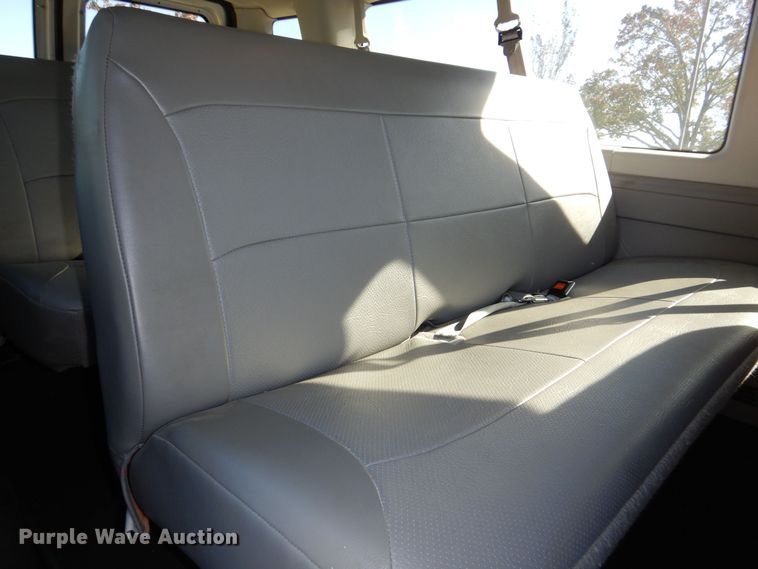 image for item DR5818 2007 Ford E350 Super Duty XL  van