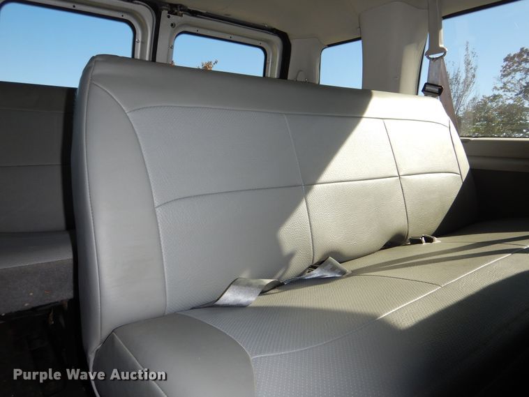 image for item DR5818 2007 Ford E350 Super Duty XL  van