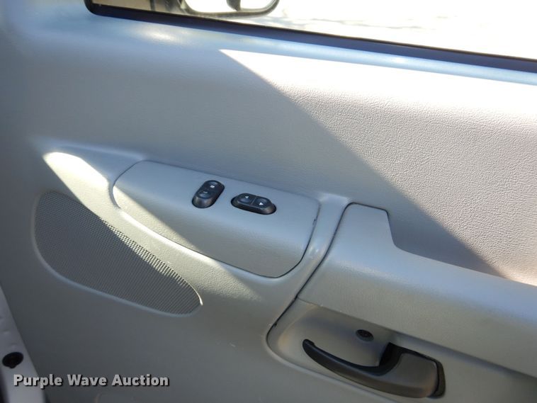 image for item DR5818 2007 Ford E350 Super Duty XL  van