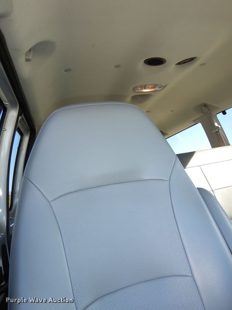 image for item DR5818 2007 Ford E350 Super Duty XL  van