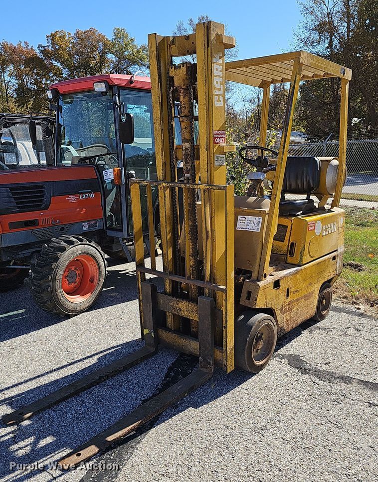 image for item DR5819 Clark C500-30  forklift