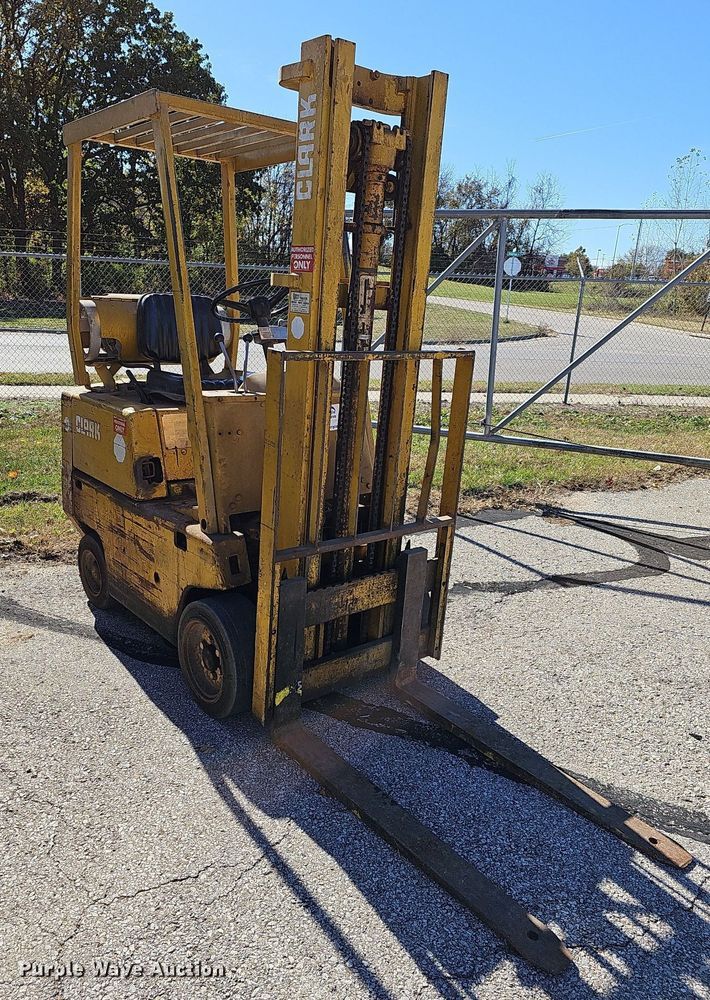 image for item DR5819 Clark C500-30  forklift