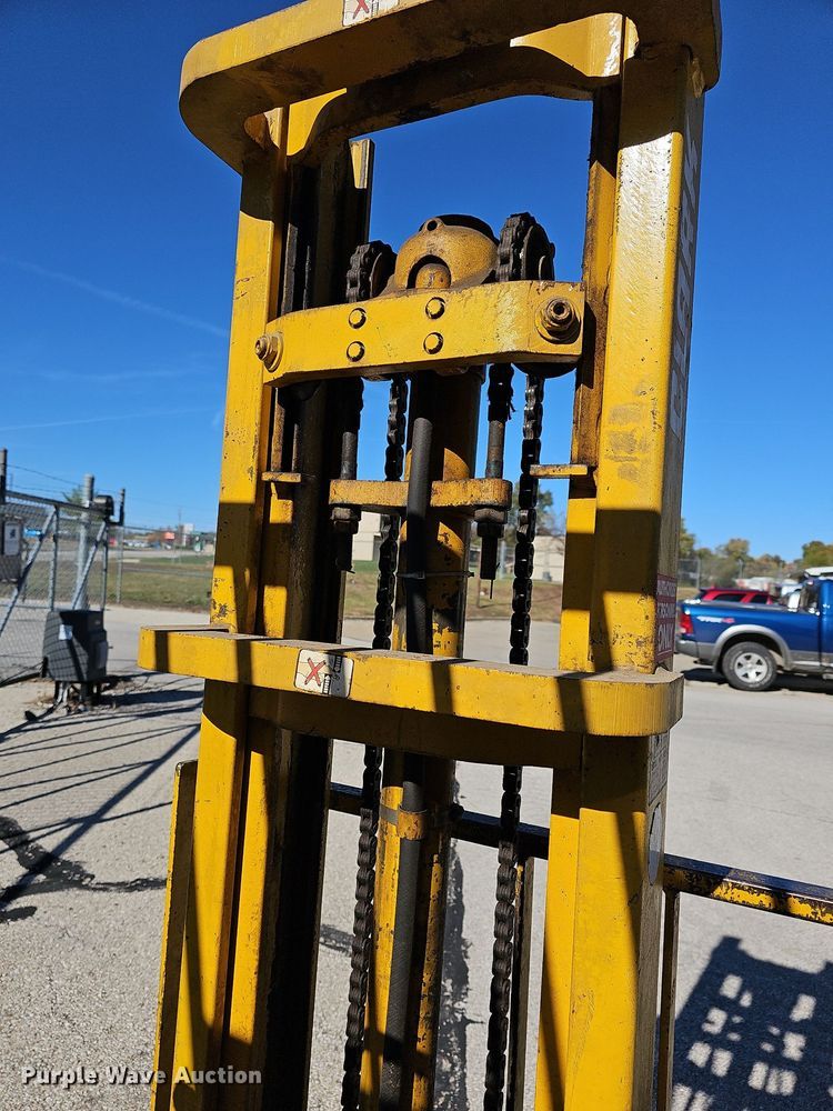 image for item DR5819 Clark C500-30  forklift