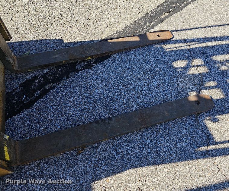 image for item DR5819 Clark C500-30  forklift