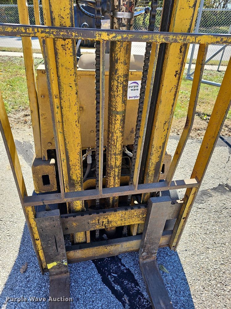 image for item DR5819 Clark C500-30  forklift