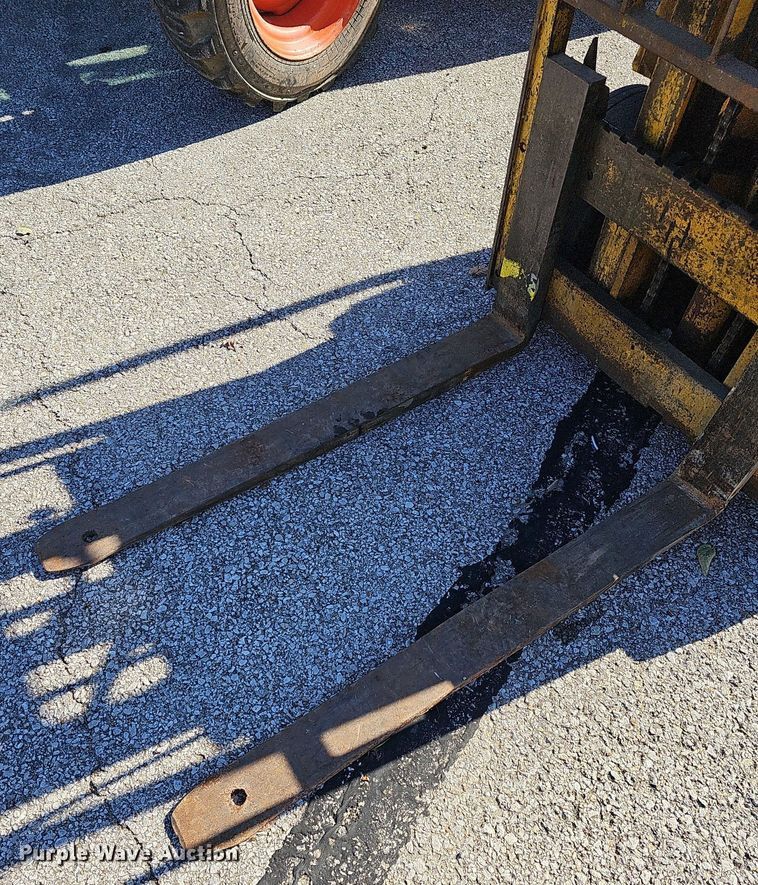 image for item DR5819 Clark C500-30  forklift