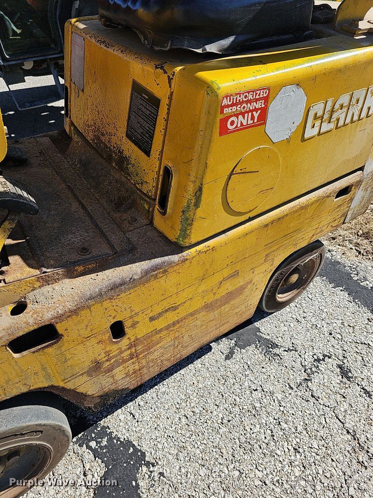 image for item DR5819 Clark C500-30  forklift