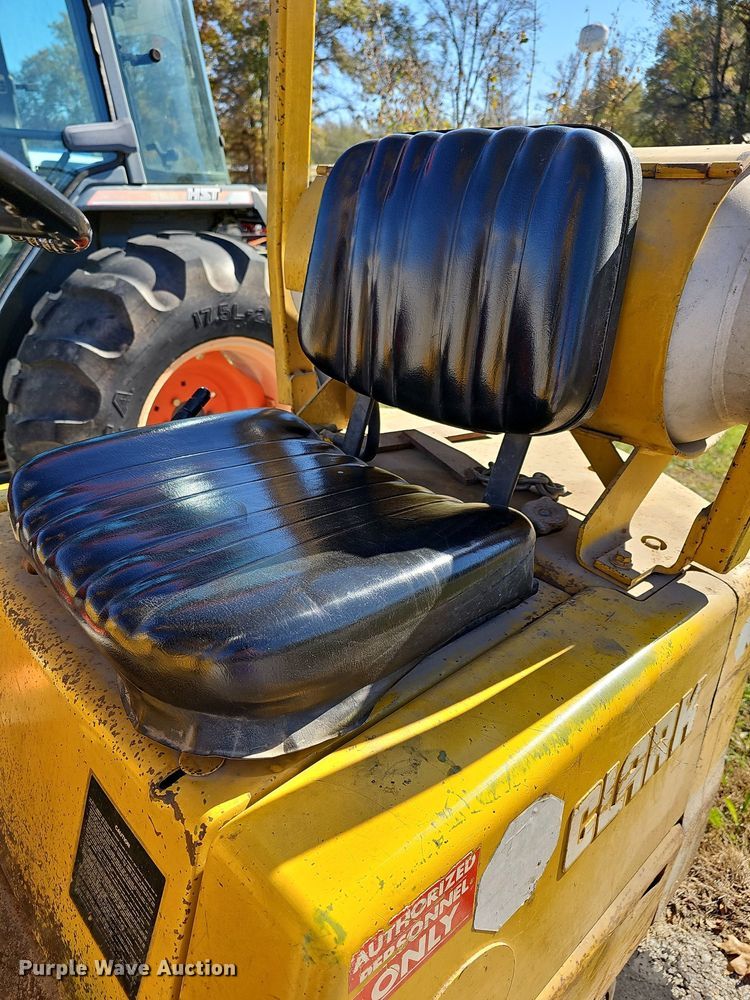 image for item DR5819 Clark C500-30  forklift