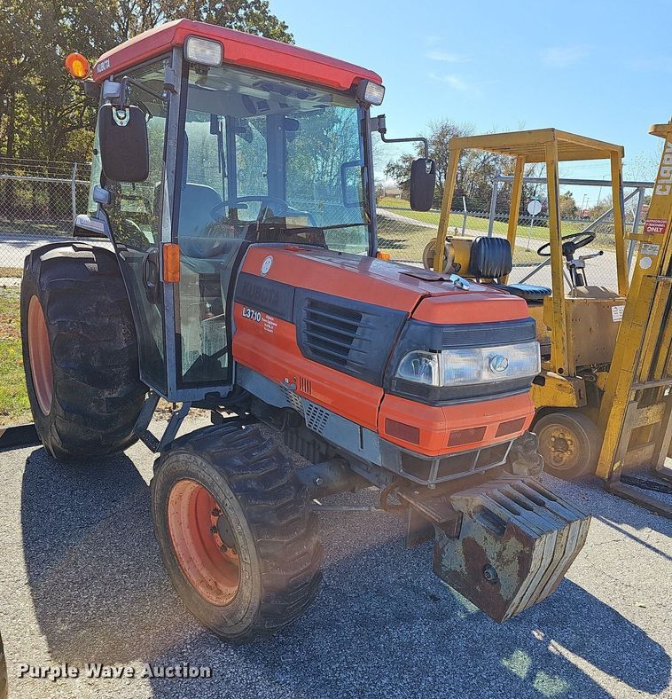 image for item DR5822 Kubota L3710D HST  tractor