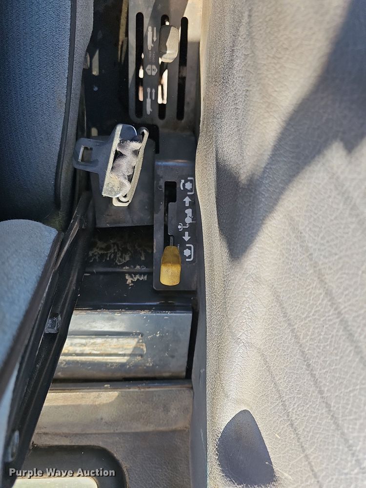 image for item DR5822 Kubota L3710D HST  tractor