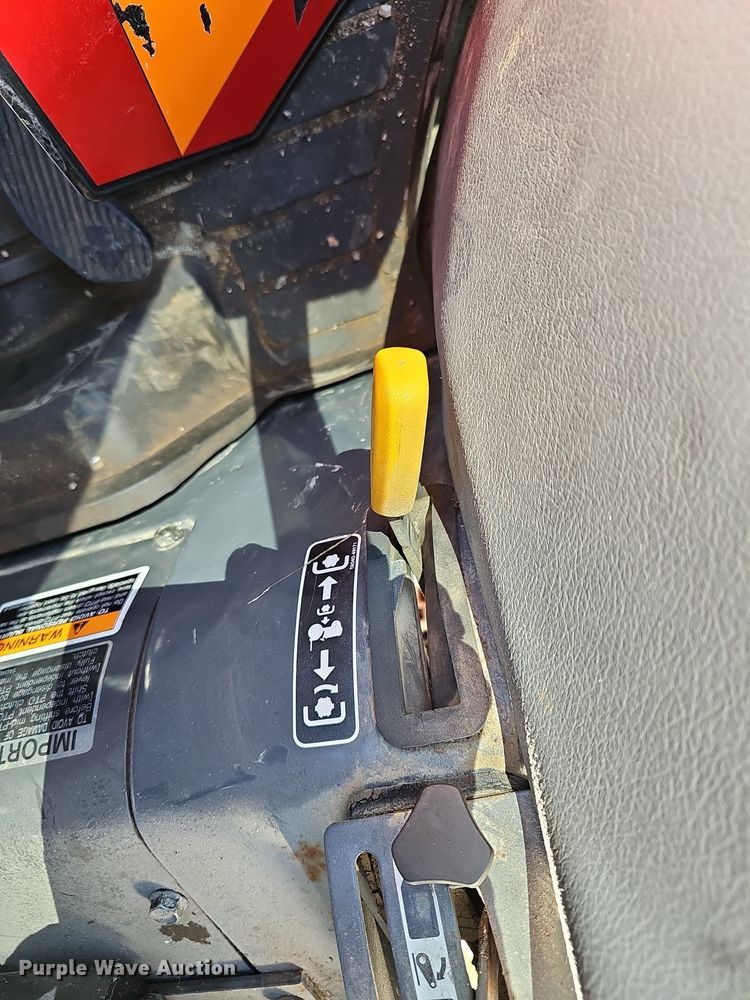 image for item DR5822 Kubota L3710D HST  tractor