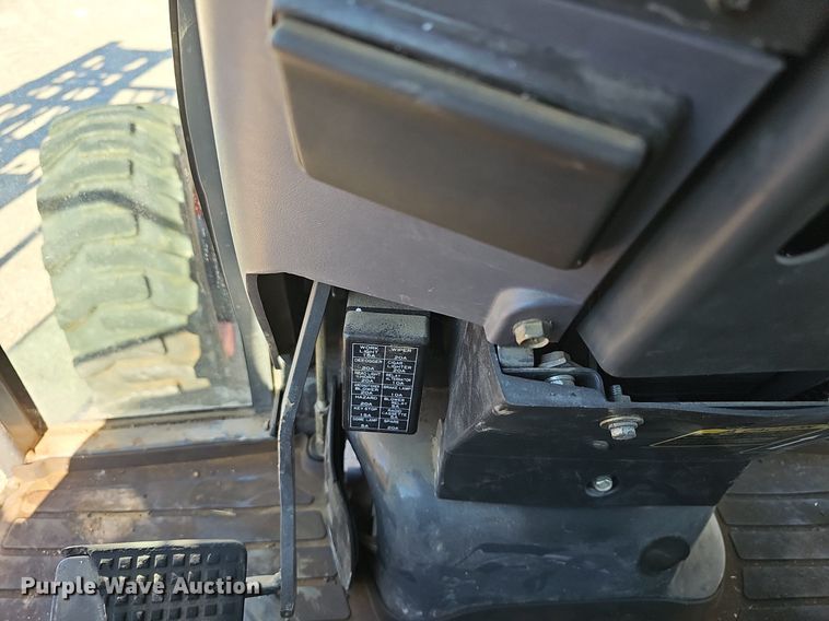 image for item DR5822 Kubota L3710D HST  tractor